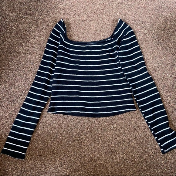 SADIE & Sage midriff sweater with full length sleeves and true square neckline. - Picture 2 of 6